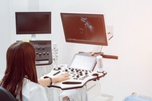 [fpdl.in]_medical-exam-little-girl-by-ultrasound-equipment_179755-3426_normal